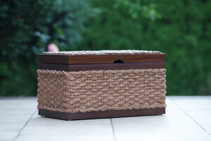Mała skrzynia, kufer orientalny z drewna wykończony abaką m40m